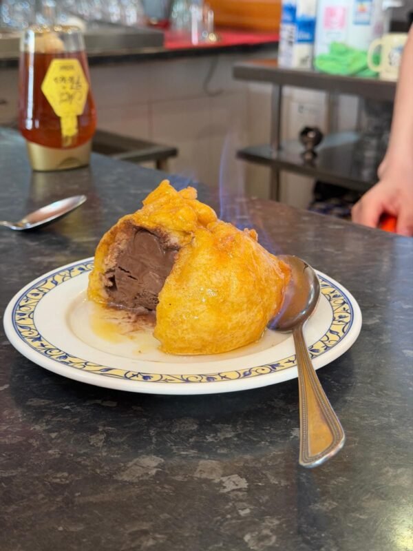 618.Helado frito flambeado