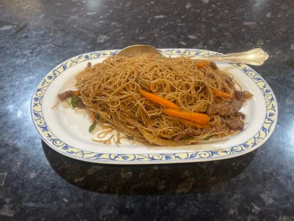 034B.Fideos de arroz con ternera