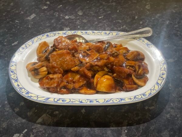 045.Carne salteada con champiñones